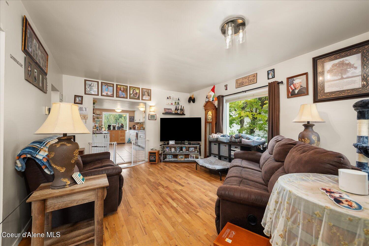 Metaline Falls, Washington, 99153, United States, 5 Bedrooms Bedrooms, ,3 BathroomsBathrooms,Residential,For Sale,1980097