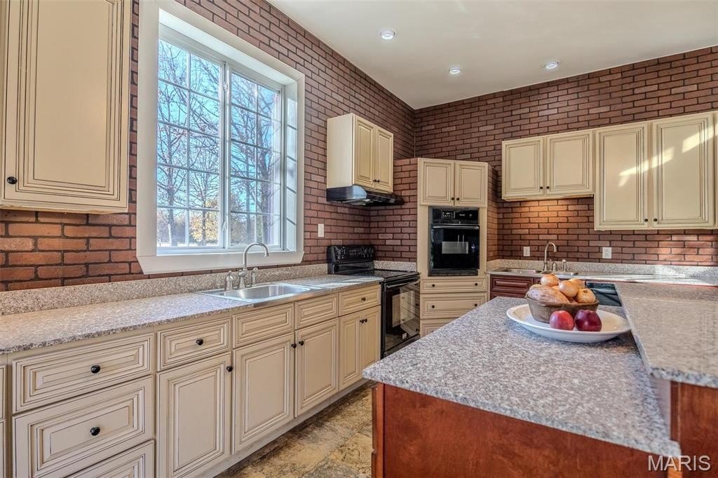 Lebanon, Missouri, 65536, United States, 4 Bedrooms Bedrooms, ,4 BathroomsBathrooms,Residential,For Sale,1976703