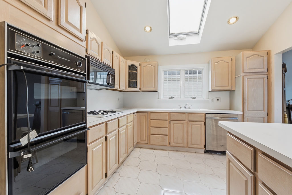 Howard Beach, New York, 11414, United States, 4 Bedrooms Bedrooms, ,3 BathroomsBathrooms,Residential,For Sale,1992466