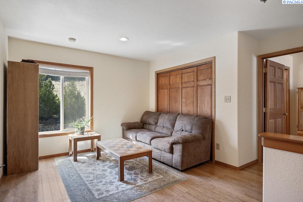 Pullman, Washington, 99163, United States, 4 Bedrooms Bedrooms, ,3 BathroomsBathrooms,Residential,For Sale,1777658