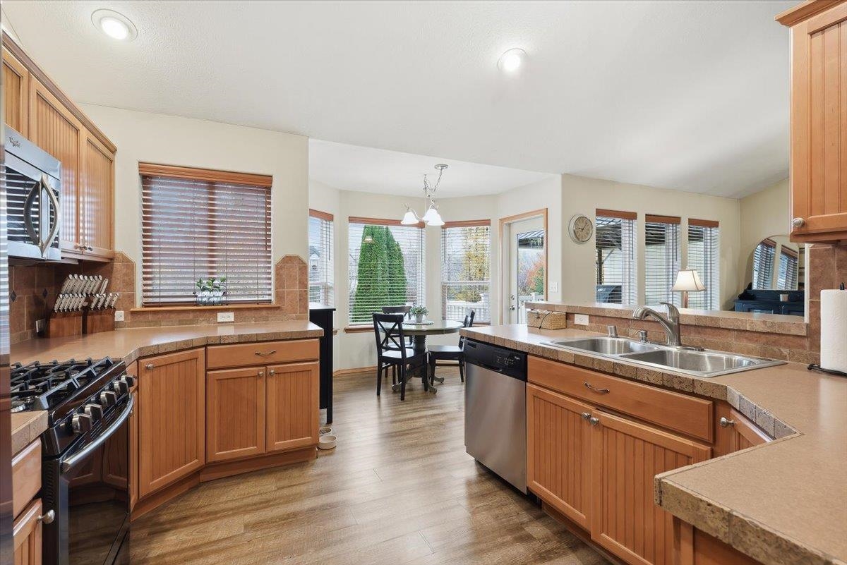 Greenacres, Washington, 99016, United States, 6 Bedrooms Bedrooms, ,3 BathroomsBathrooms,Residential,For Sale,1992048