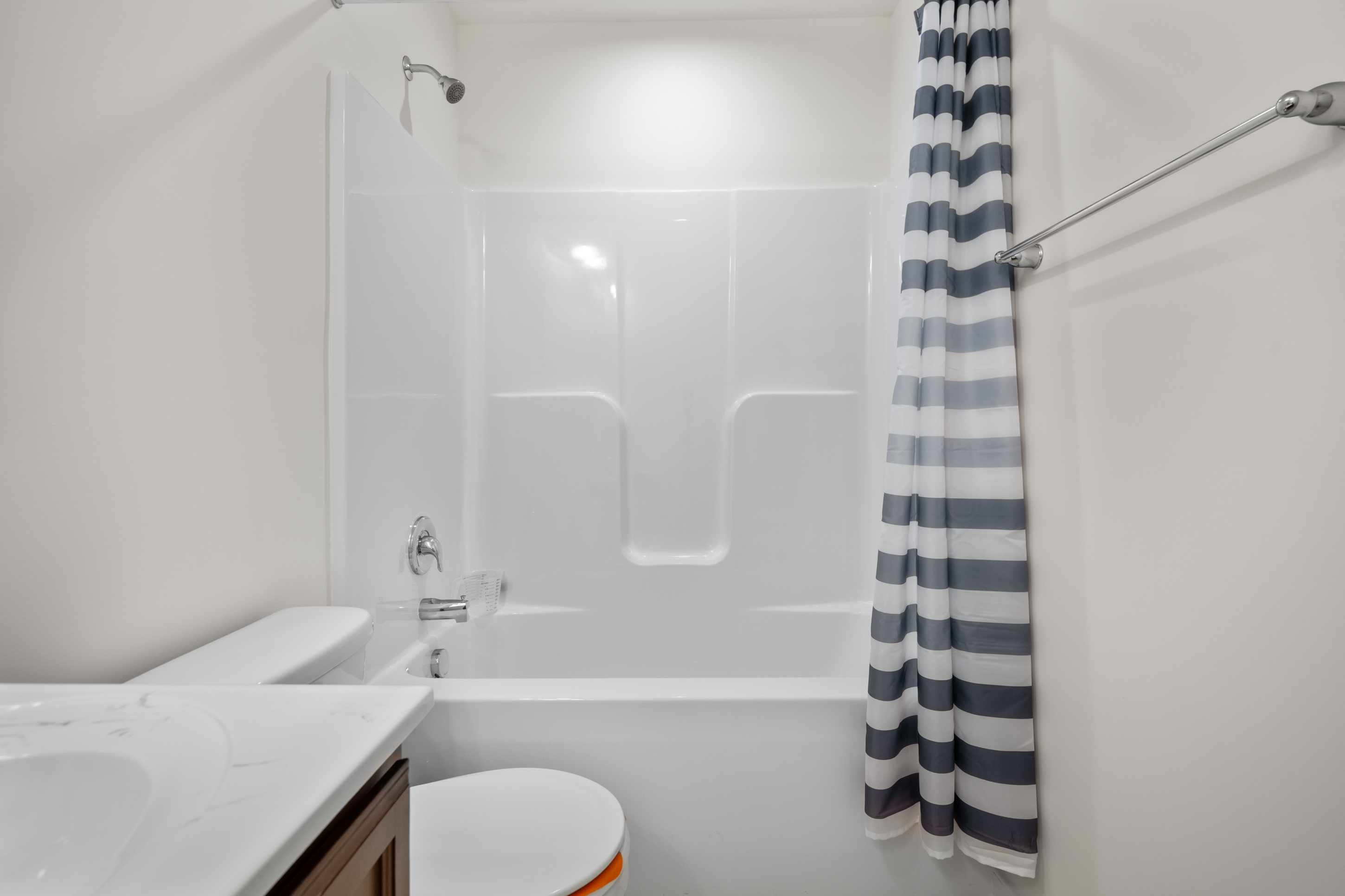 Moseley, Virginia, 23120, United States, 5 Bedrooms Bedrooms, ,3 BathroomsBathrooms,Residential,For Sale,1915307