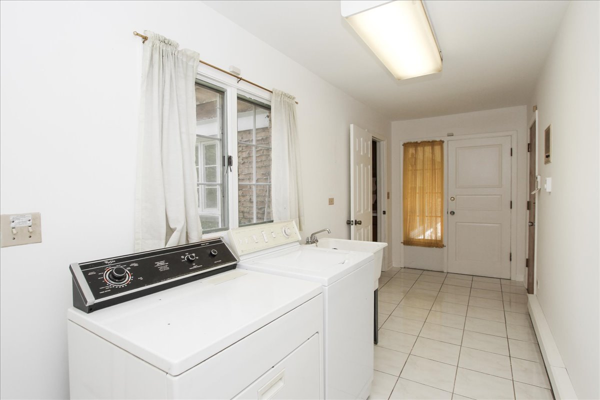Lincolnshire, Illinois, 60069, United States, 4 Bedrooms Bedrooms, ,3 BathroomsBathrooms,Residential,For Sale,1975181