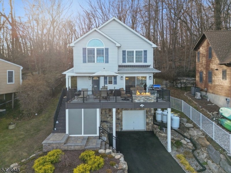 Roxbury Twp., New Jersey, 07850, United States, 4 Bedrooms Bedrooms, ,3 BathroomsBathrooms,Residential,For Sale,2003498