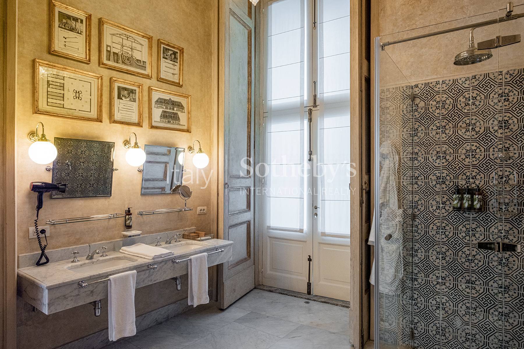  Monumental historic mansion in the heart of Naples - 物件實景