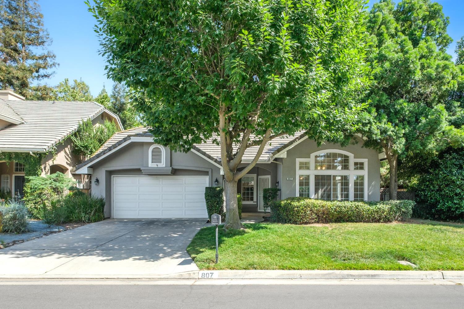 Brighton Ln, Fresno, CA 93720