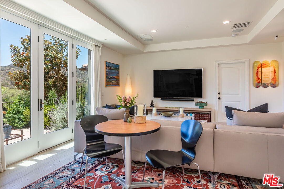 Calabasas, California, 91302, United States, 5 Bedrooms Bedrooms, ,4 BathroomsBathrooms,Residential,For Sale,1926275