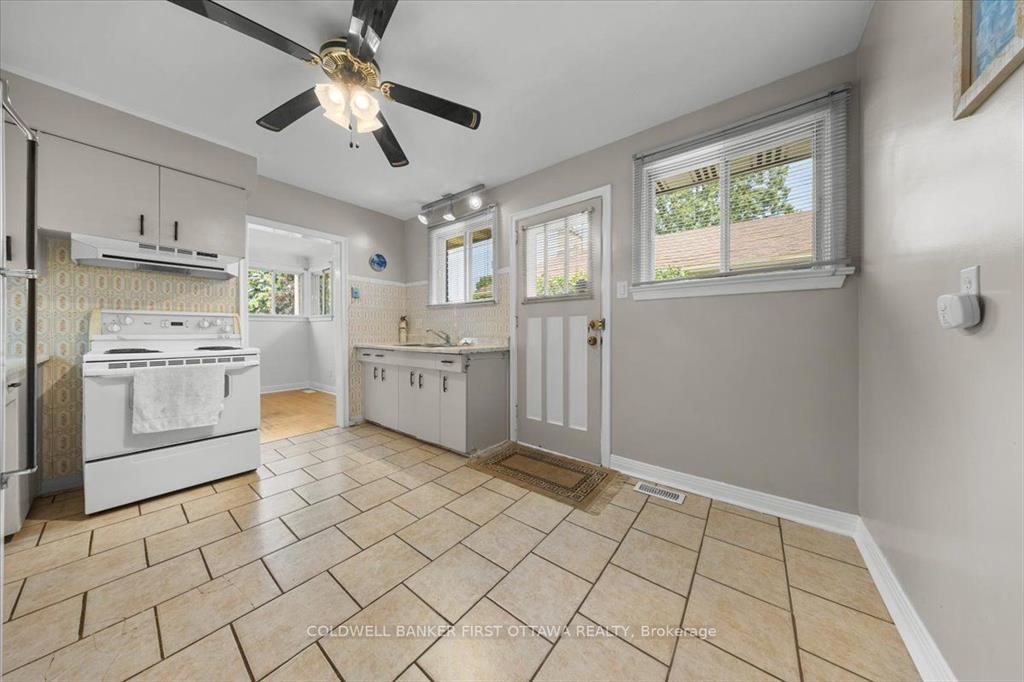 Ottawa, Ontario, K2A 1N7, CA, 3 Bedrooms Bedrooms, ,2 BathroomsBathrooms,Residential,For Sale,1924987