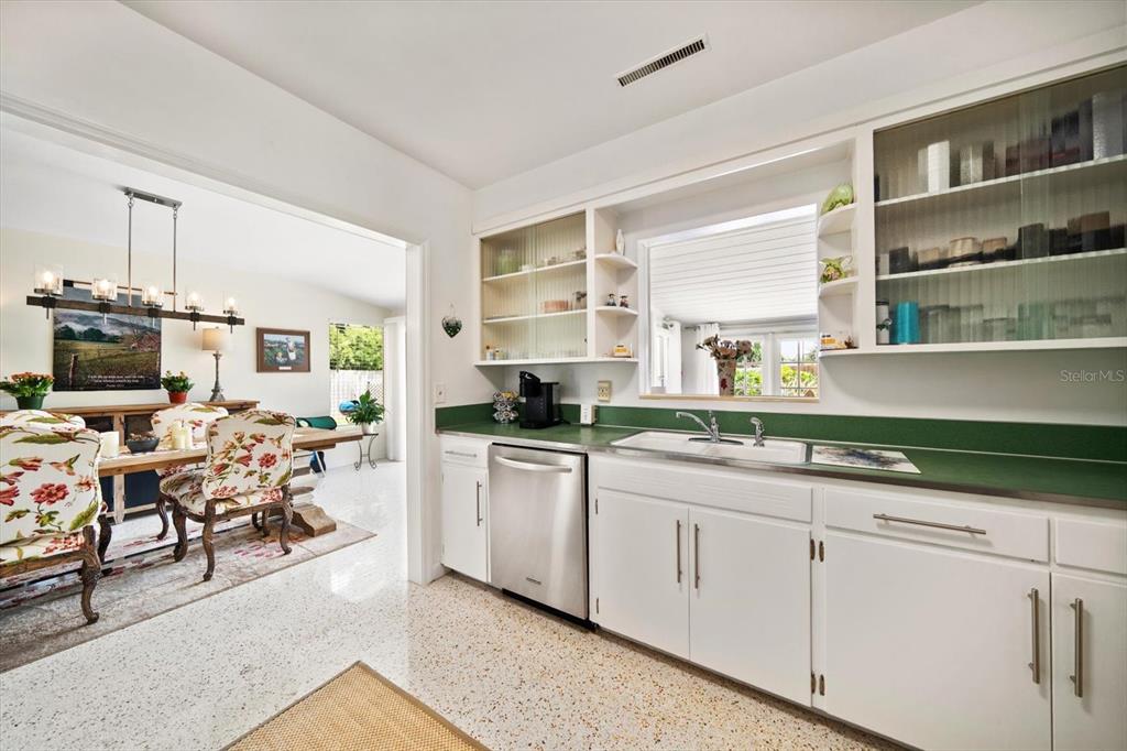 Belleair, Florida, 33756, United States, 2 Bedrooms Bedrooms, ,2 BathroomsBathrooms,Residential,For Sale,1917334