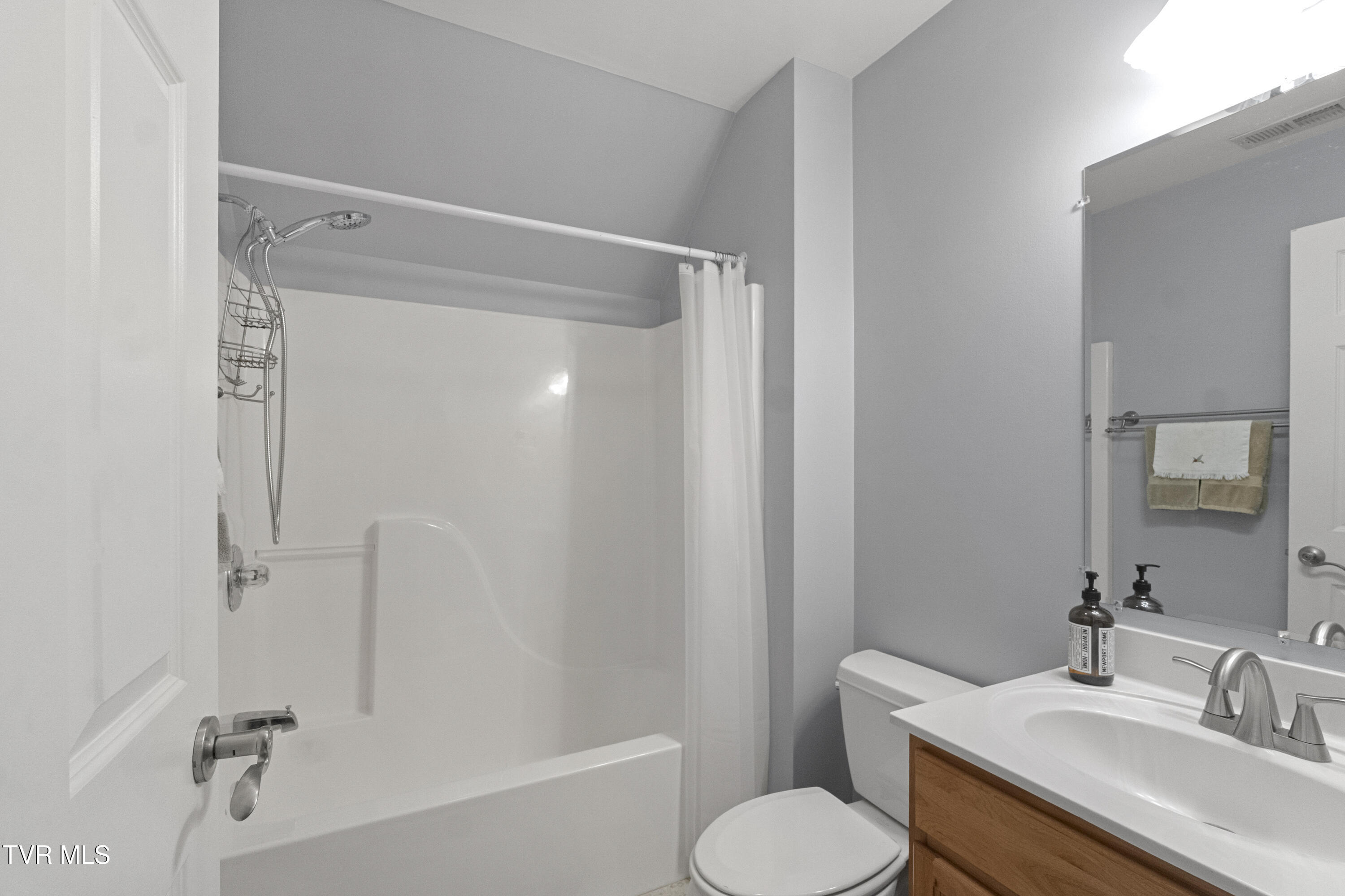 Greeneville, Tennessee, 37745, United States, 5 Bedrooms Bedrooms, ,5 BathroomsBathrooms,Residential,For Sale,2012581