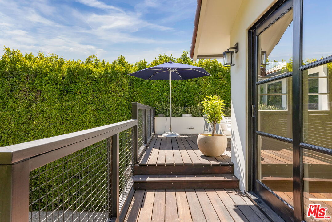 West Hollywood, California, 90048, United States, 3 Bedrooms Bedrooms, ,1 BathroomBathrooms,Residential,For Sale,1828298