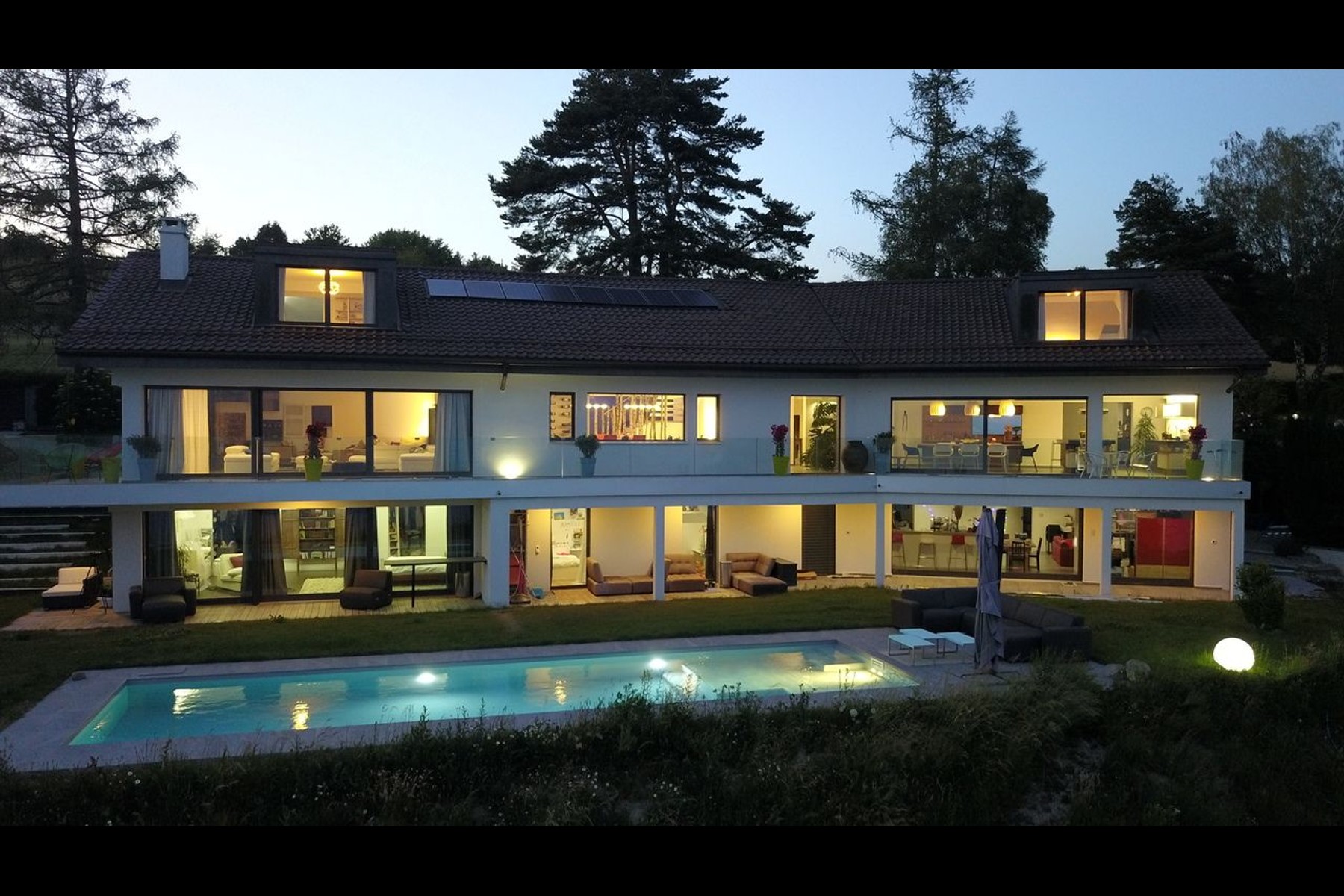  EXCEPTIONAL PANORAMIC VILLA WITH A POOL OVERLOOKING THE LAKE - 物件實景