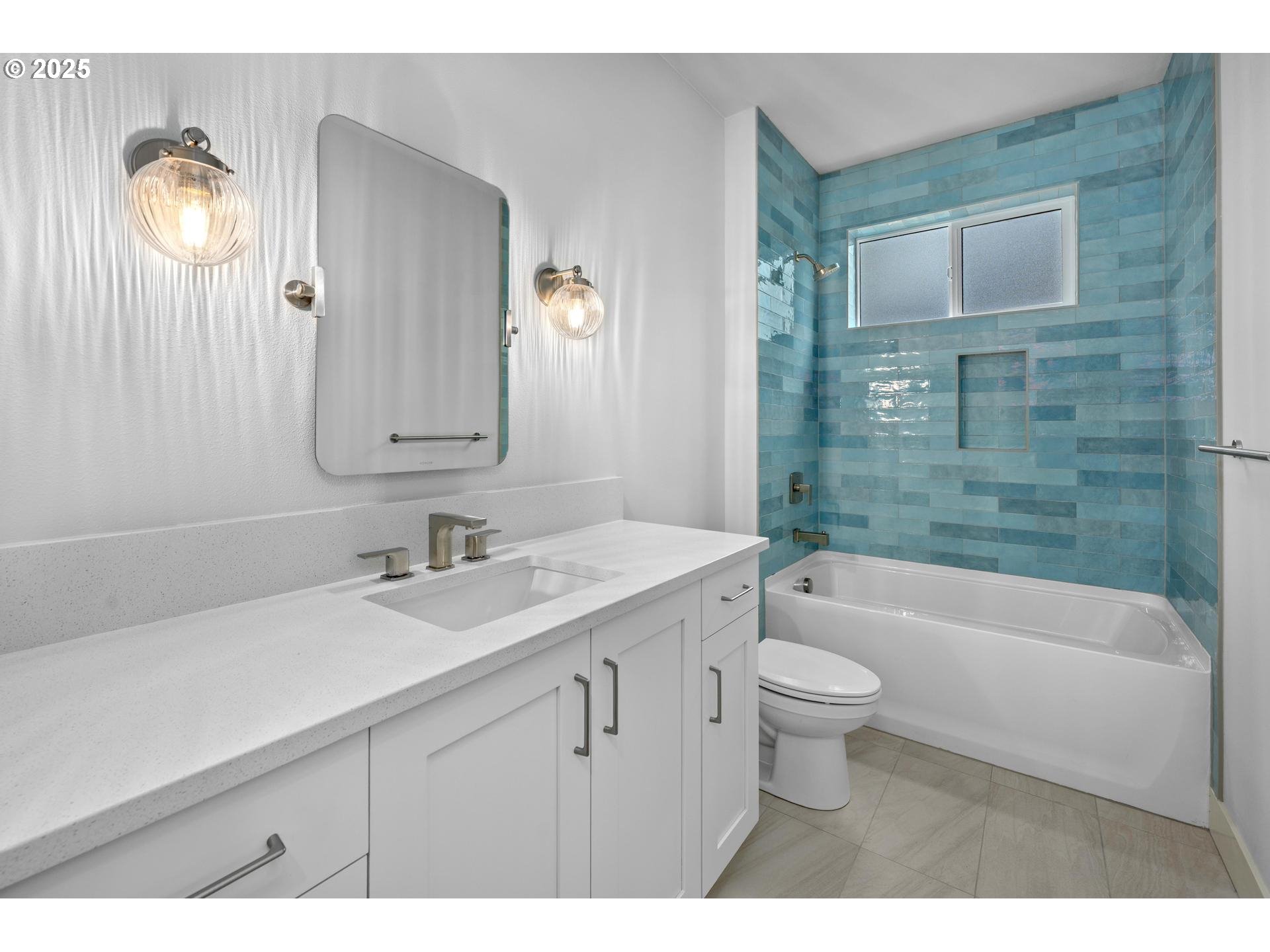 Portland, Oregon, 97219, United States, 3 Bedrooms Bedrooms, ,3 BathroomsBathrooms,Residential,For Sale,1998878