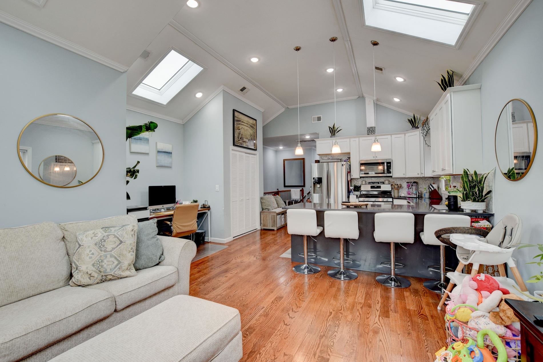 Bayonne, New Jersey, 07002, United States, 7 Bedrooms Bedrooms, ,5 BathroomsBathrooms,Residential,For Sale,1907714