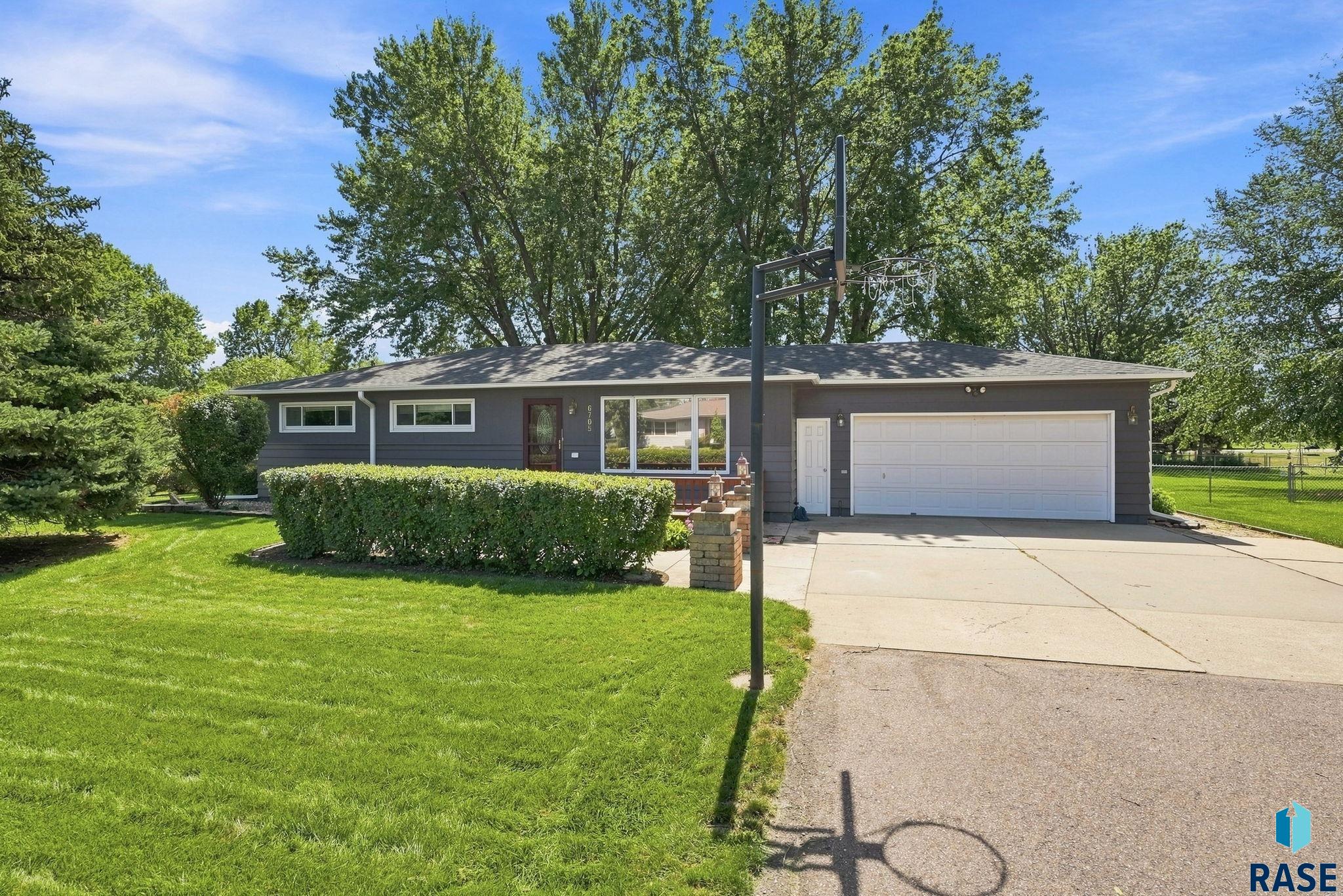 10th St, Sioux Falls, SD 57107