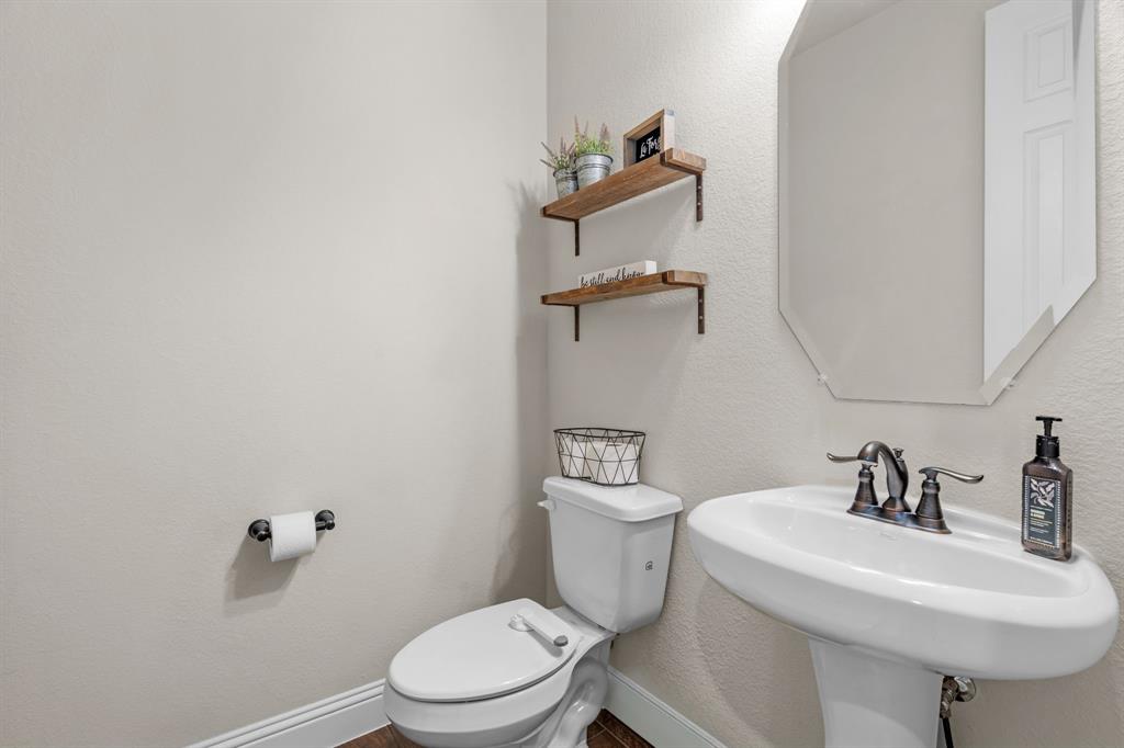 Waxahachie, Texas, 75165, United States, 4 Bedrooms Bedrooms, ,3 BathroomsBathrooms,Residential,For Sale,1981822