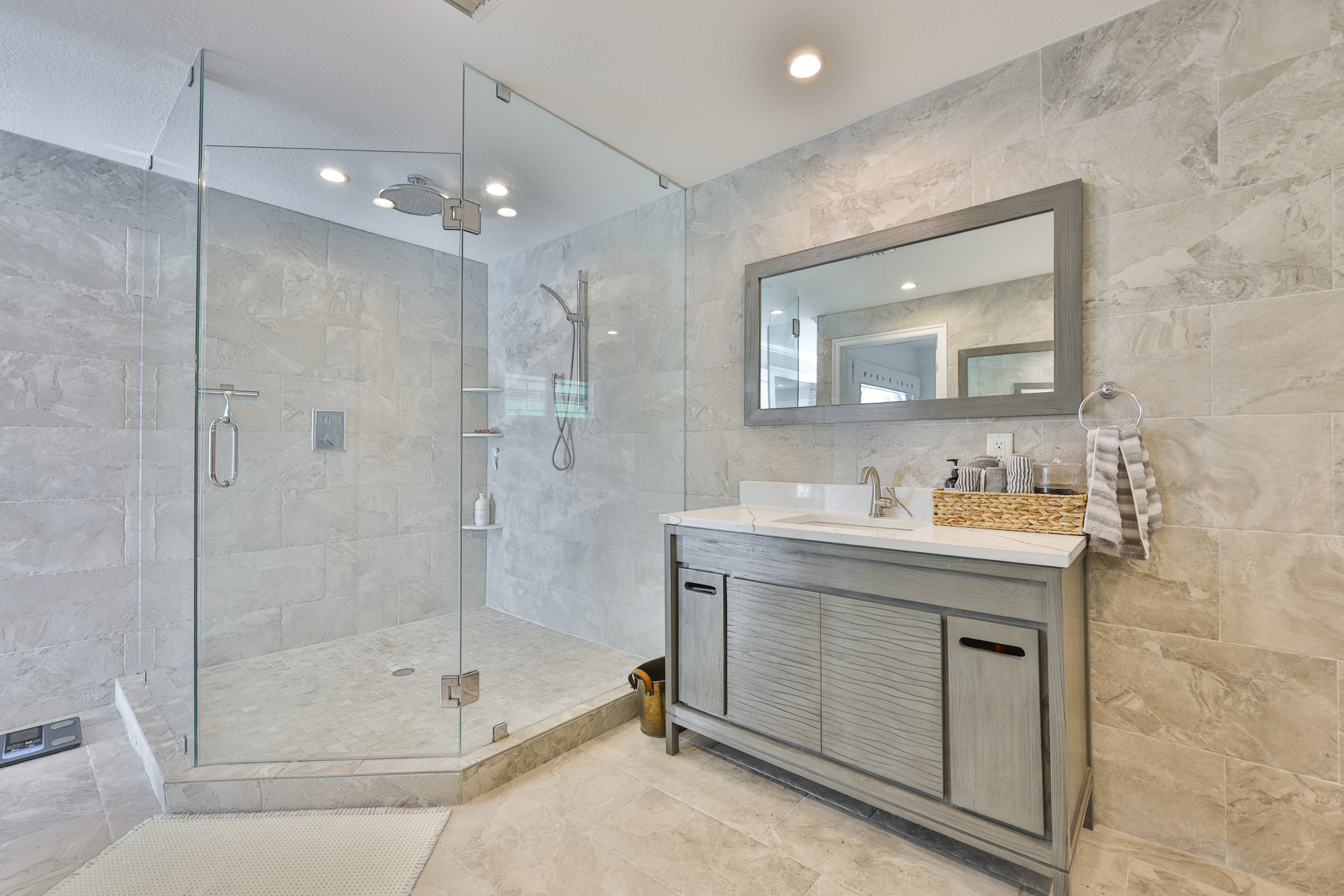 Largo, Florida, 33770, United States, 3 Bedrooms Bedrooms, ,4 BathroomsBathrooms,Residential,For Sale,1982146