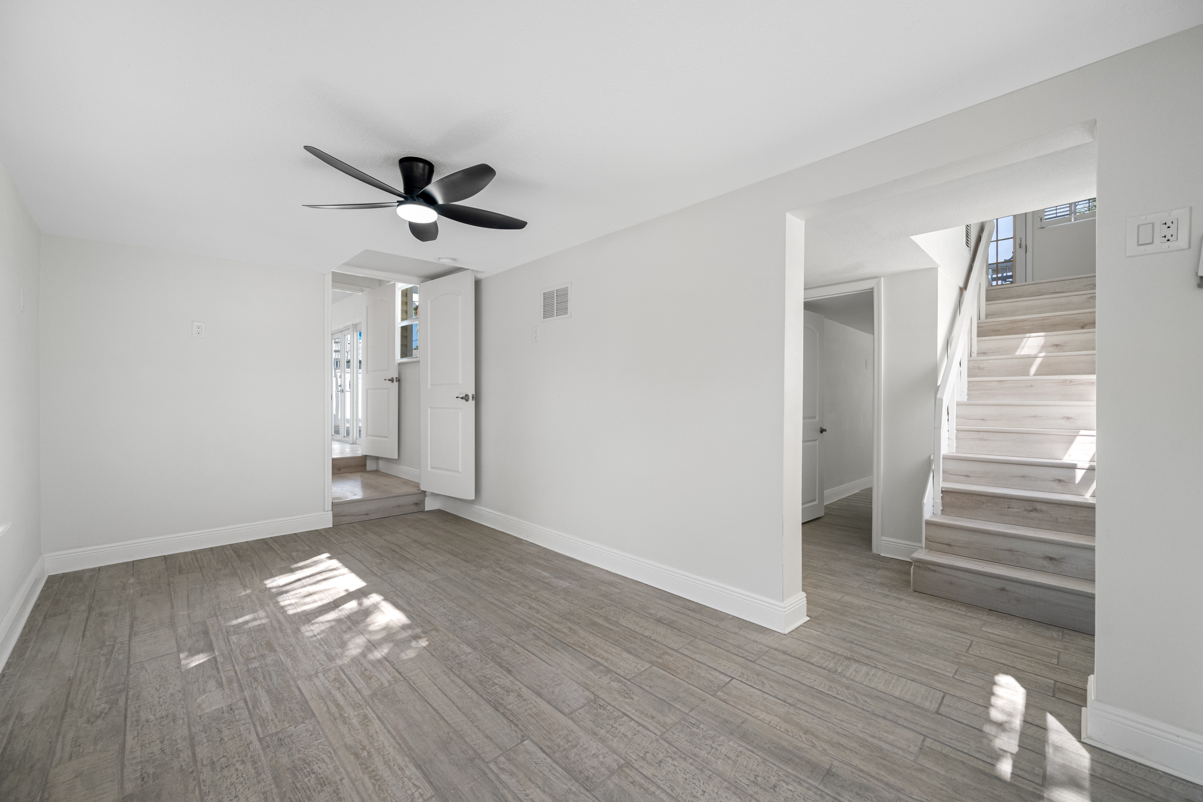 Treasure Island, Florida, 33706, United States, 3 Bedrooms Bedrooms, ,2 BathroomsBathrooms,Residential,For Sale,1983263