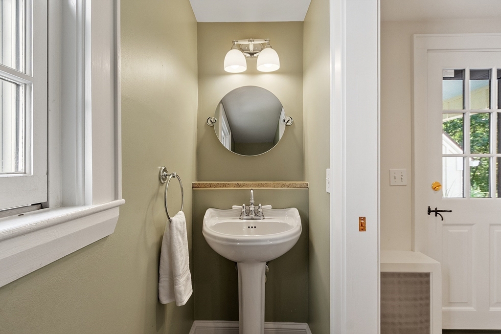 Harvard, Massachusetts, 01451, United States, 4 Bedrooms Bedrooms, ,3 BathroomsBathrooms,Residential,For Sale,1895832