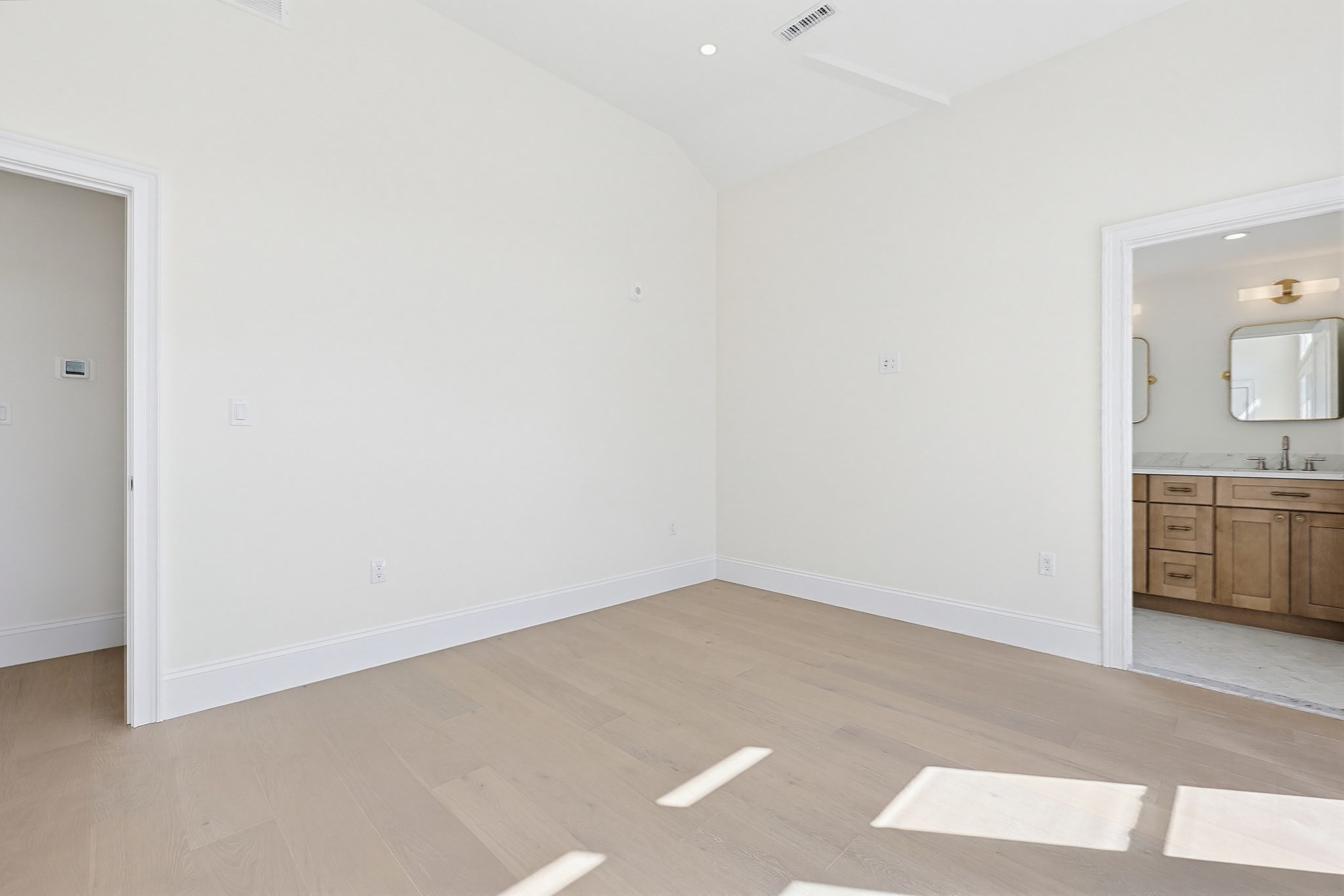 Brighton, Massachusetts, 02135, United States, 4 Bedrooms Bedrooms, ,4 BathroomsBathrooms,Residential,For Sale,2030744
