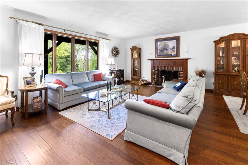 Chester, West Virginia, 26034, United States, 4 Bedrooms Bedrooms, ,3 BathroomsBathrooms,Residential,For Sale,1974553