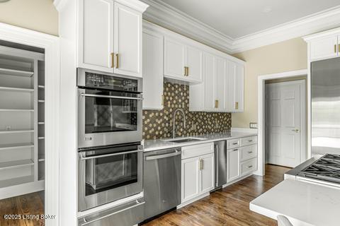 Prospect, Kentucky, 40059, United States, 6 Bedrooms Bedrooms, ,7 BathroomsBathrooms,Residential,For Sale,1901329