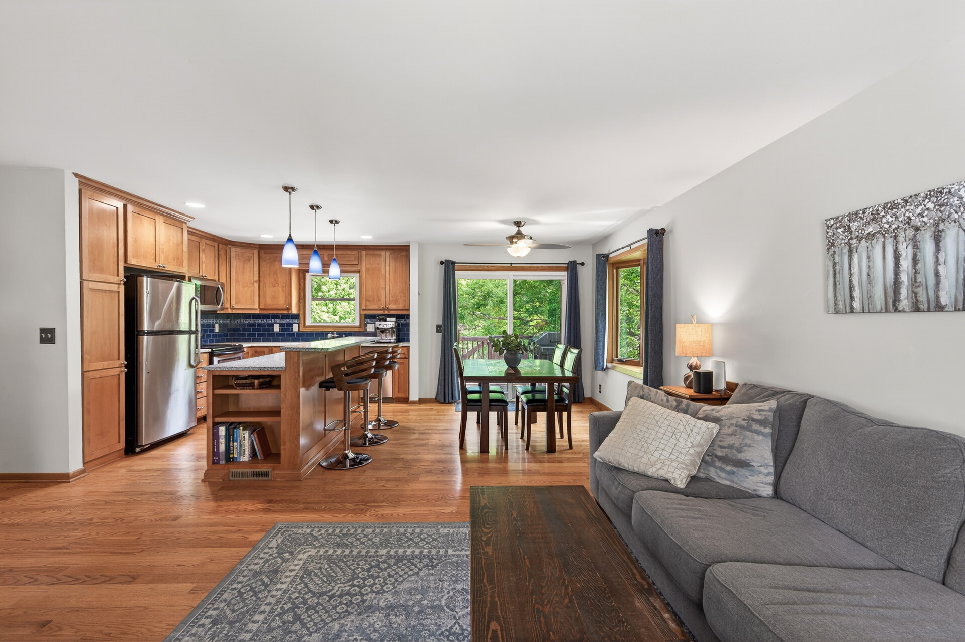  Wooded Retreat with Native Gardens and Expansive Outdoor Living - 物件實景