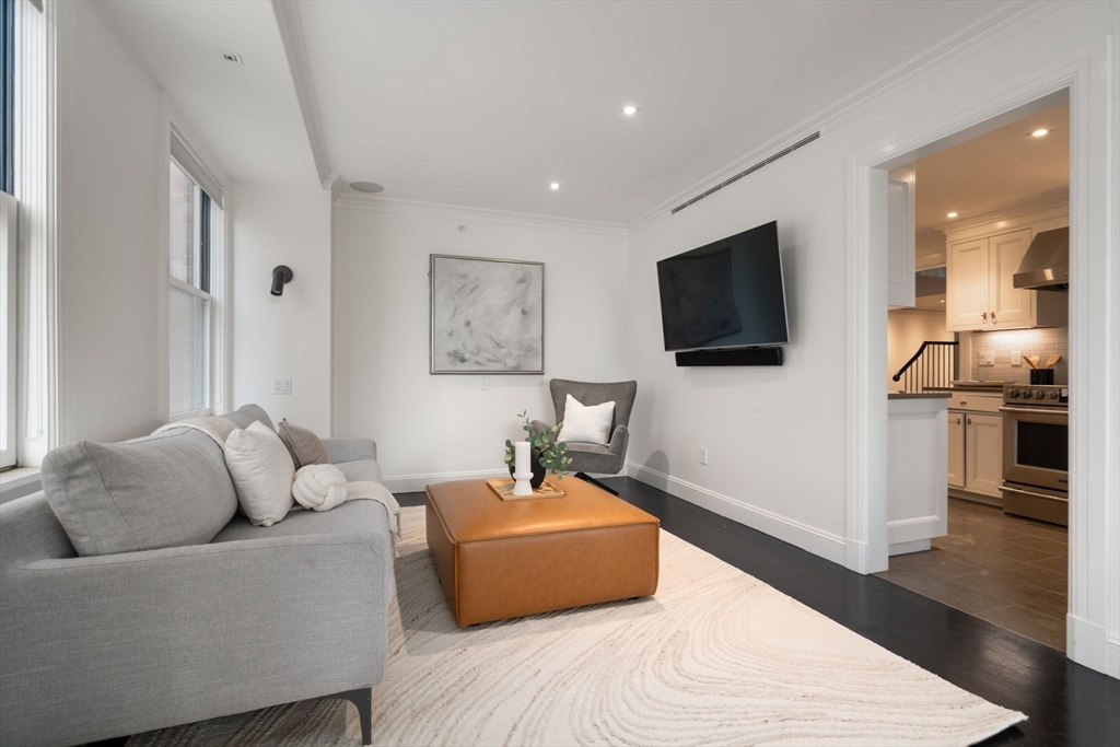 Boston, Massachusetts, 02116, United States, 3 Bedrooms Bedrooms, ,3 BathroomsBathrooms,Residential,For Sale,1895702