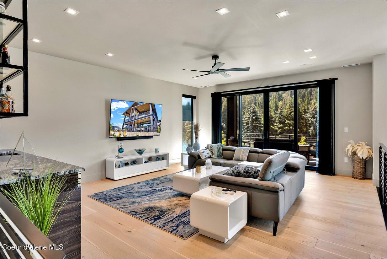 Coeur D'alene, Idaho, 83814, United States, 4 Bedrooms Bedrooms, ,4 BathroomsBathrooms,Residential,For Sale,1927385
