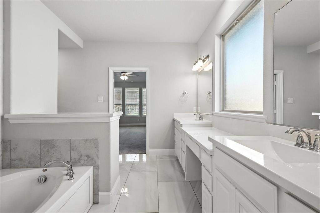 Little Elm, Texas, 75068, United States, 4 Bedrooms Bedrooms, ,5 BathroomsBathrooms,Residential,For Sale,2030364