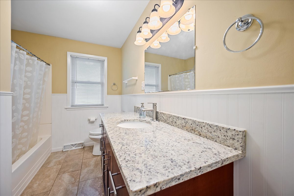 Prospect Heights, Illinois, 60070, United States, 4 Bedrooms Bedrooms, ,2 BathroomsBathrooms,Residential,For Sale,1968639