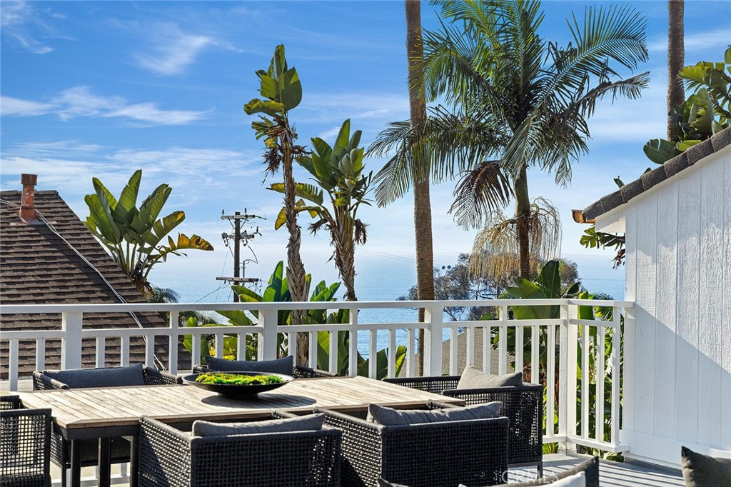 Laguna Beach, California, 92651, United States, 3 Bedrooms Bedrooms, ,2 BathroomsBathrooms,Residential,For Sale,1985330