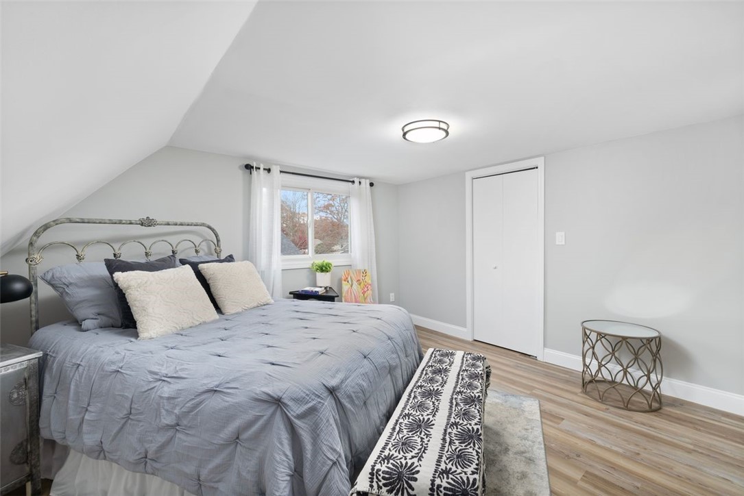 Tiverton, Rhode Island, 02878, United States, 4 Bedrooms Bedrooms, ,2 BathroomsBathrooms,Residential,For Sale,1992829