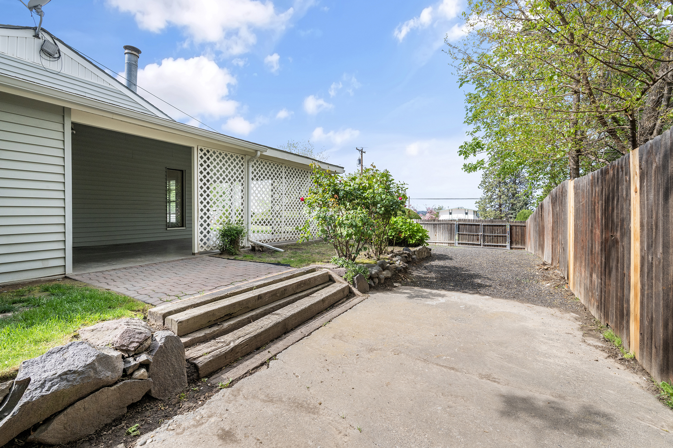  Beautifully Maintained 1960s Home - 物件實景