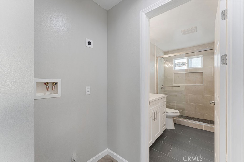 Montebello, California, 90640, United States, 7 Bedrooms Bedrooms, ,Residential,For Sale,1998725