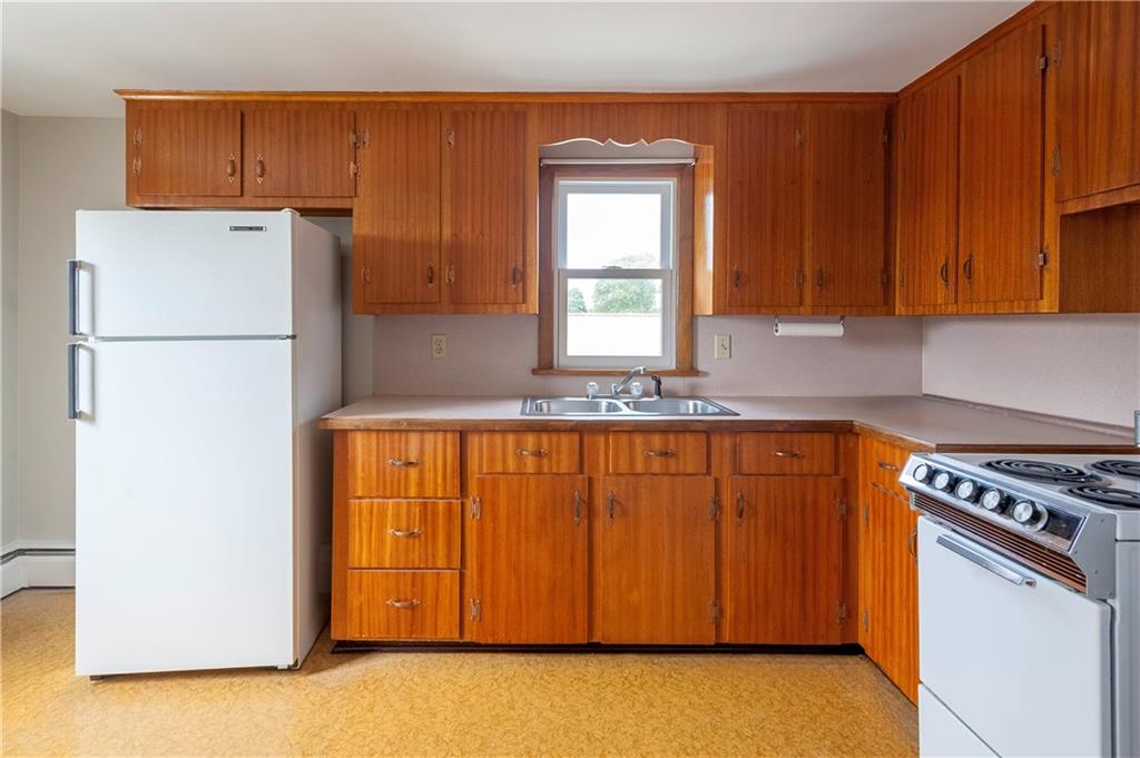 West Warwick, Rhode Island, 02893, United States, 6 Bedrooms Bedrooms, ,2 BathroomsBathrooms,Residential,For Sale,1973795