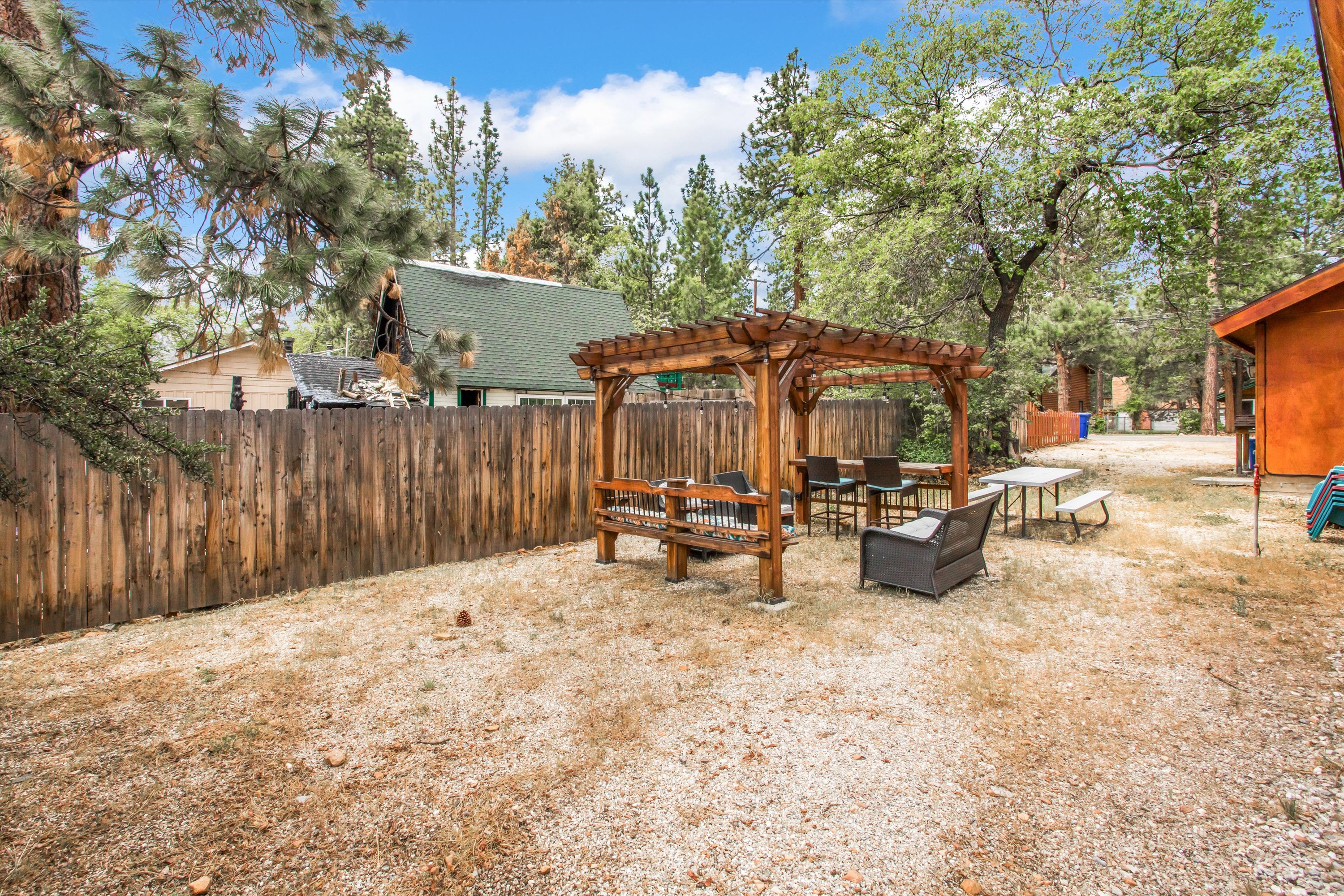 Sugarloaf, California, 92386, United States, 4 Bedrooms Bedrooms, ,2 BathroomsBathrooms,Residential,For Sale,1848559