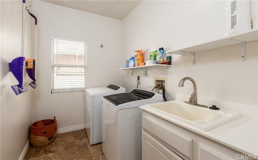 Highland, California, 92346, United States, 5 Bedrooms Bedrooms, ,4 BathroomsBathrooms,Residential,For Sale,1977847