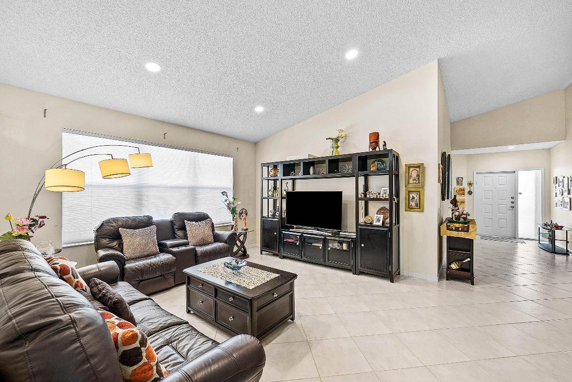 Boynton Beach, Florida, 33437, United States, 3 Bedrooms Bedrooms, ,2 BathroomsBathrooms,Residential,For Sale,1996648