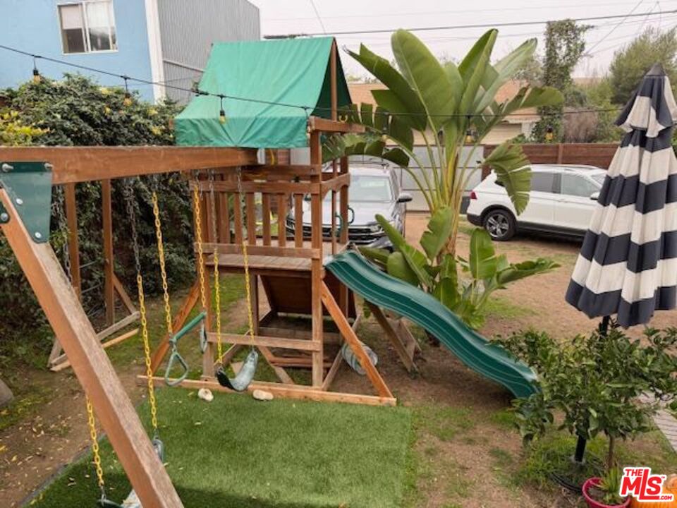 Venice, California, 90291, United States, 2 Bedrooms Bedrooms, ,2 BathroomsBathrooms,Residential,For Sale,1993237