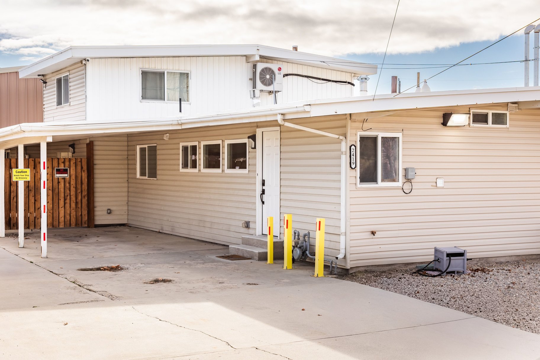  Rare .55-Acre Land, Home and Heated RV Garage - 物件實景
