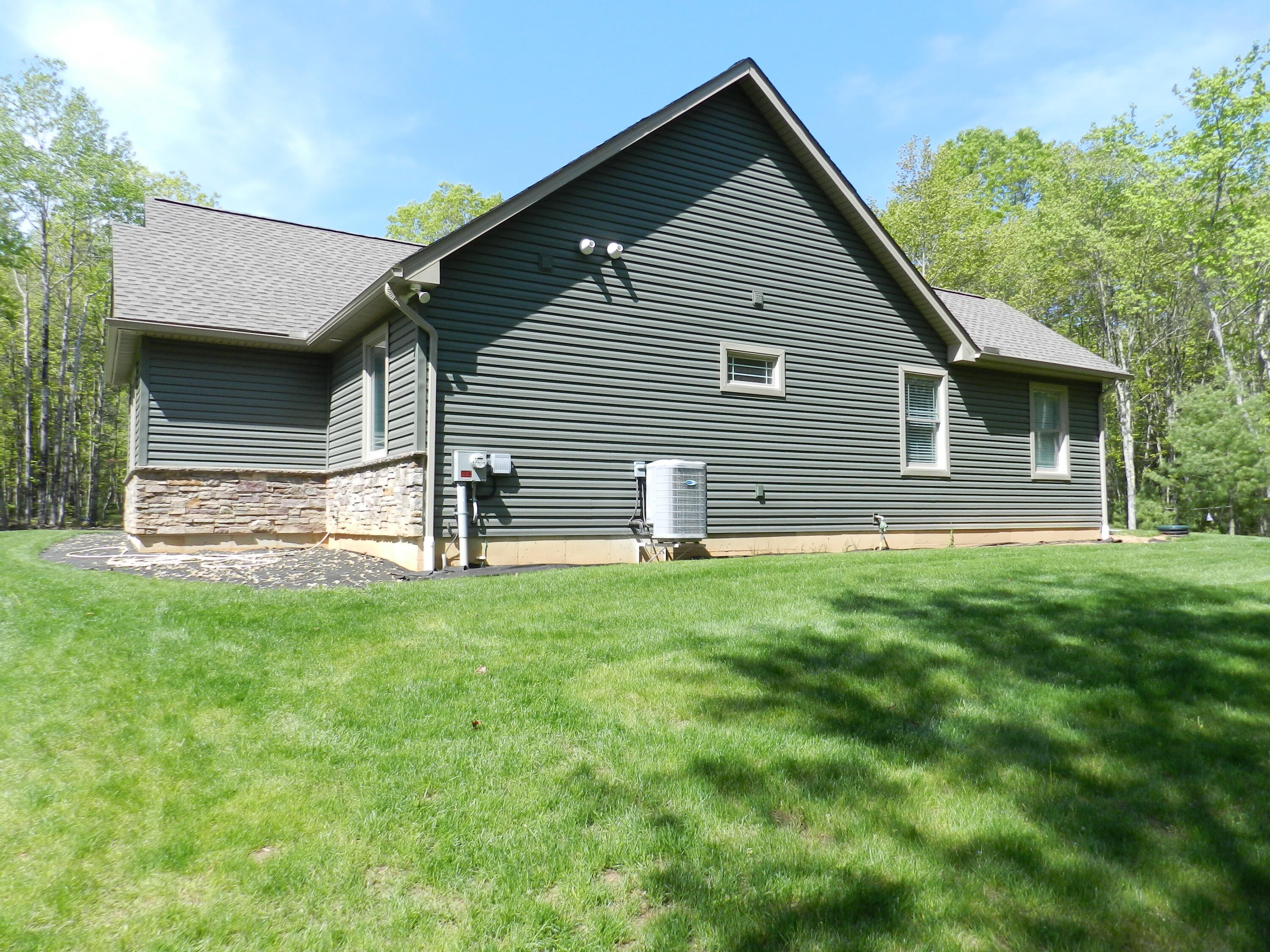Kunkletown, Pennsylvania, 18058, United States, 3 Bedrooms Bedrooms, ,2 BathroomsBathrooms,Residential,For Sale,1896386