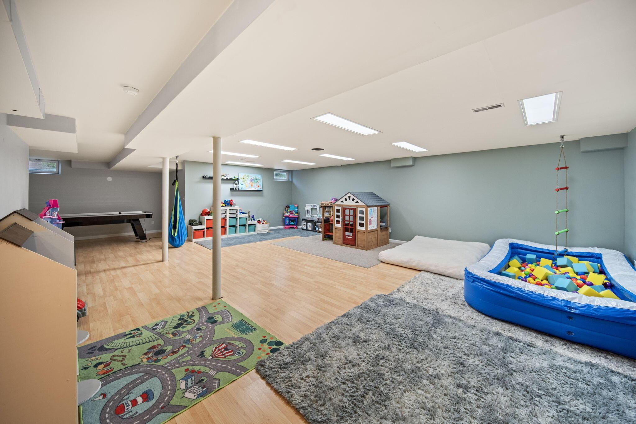 New Albany, Ohio, 43054, United States, 4 Bedrooms Bedrooms, ,3 BathroomsBathrooms,Residential,For Sale,1988234