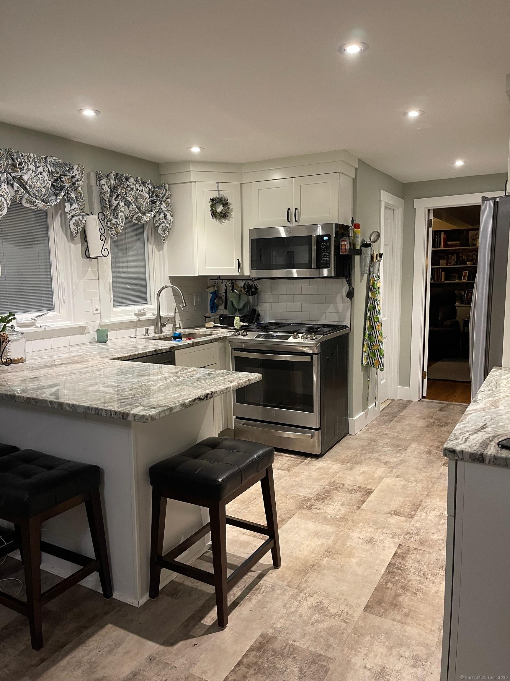 Windsor, Connecticut, 06095, United States, 5 Bedrooms Bedrooms, ,3 BathroomsBathrooms,Residential,For Sale,1980222