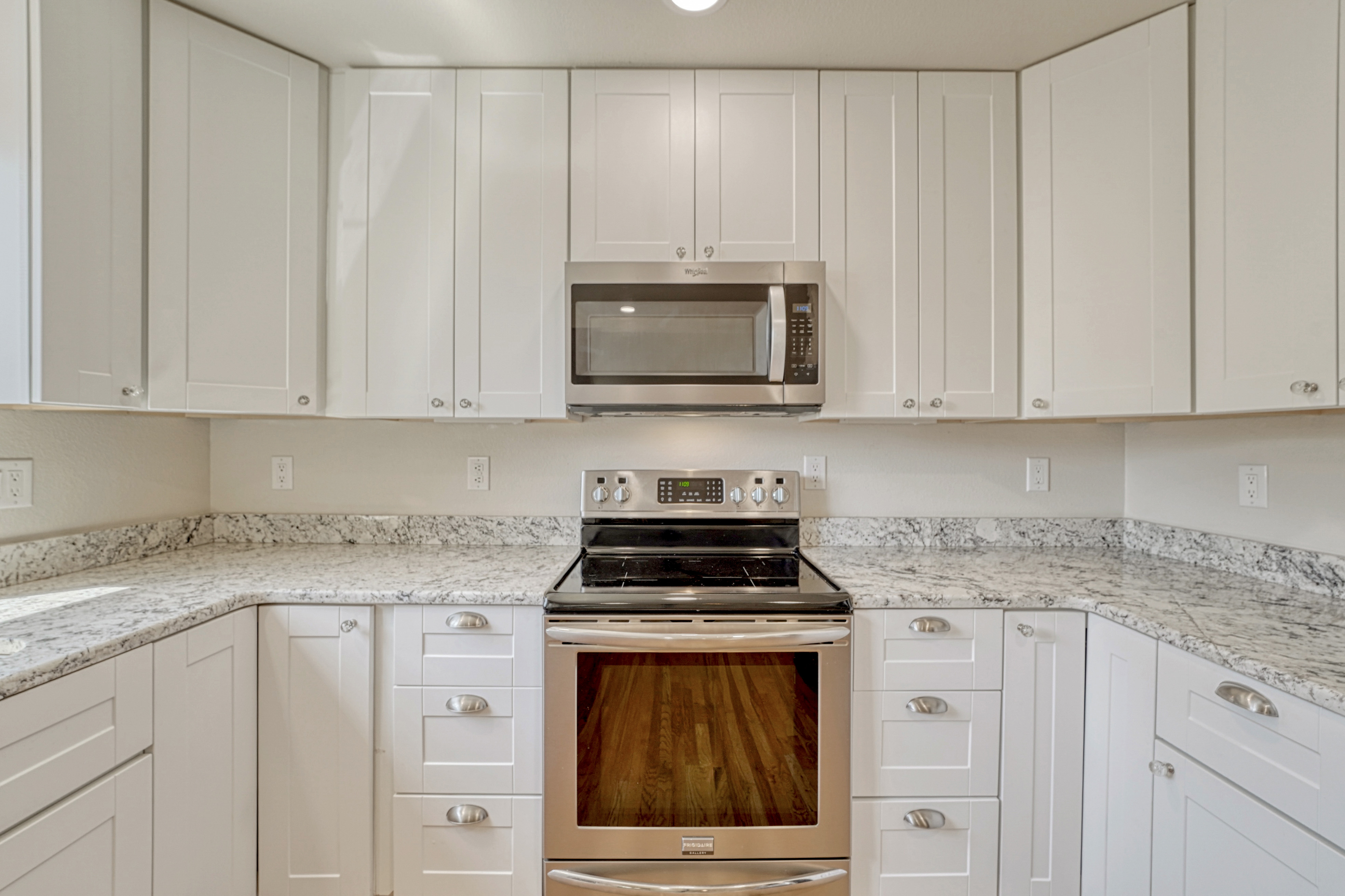  Hardwood Flooring and Mountain Views in 80919 - 物件實景