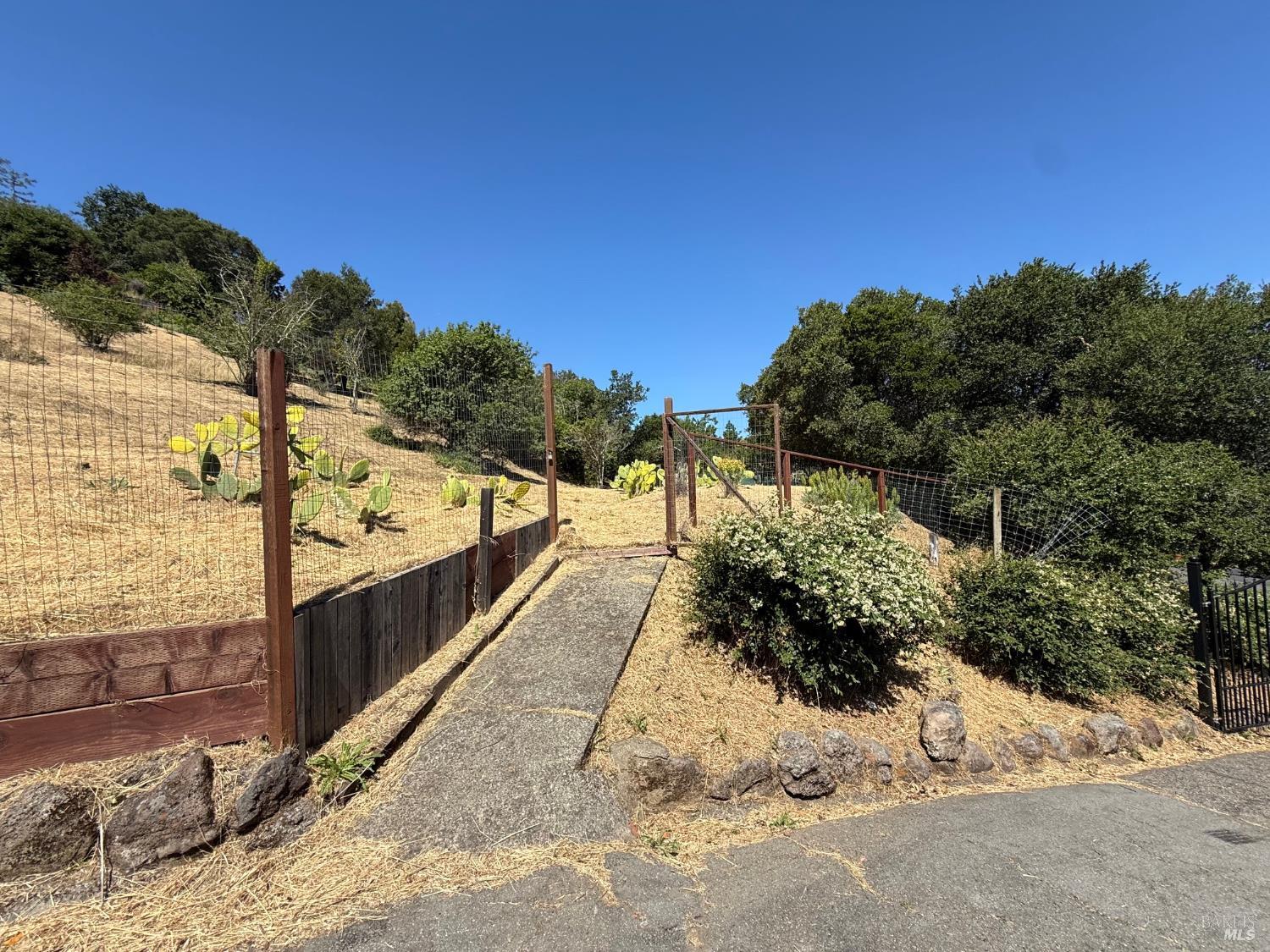 San Rafael, California, 94903, United States, 4 Bedrooms Bedrooms, ,3 BathroomsBathrooms,Residential,For Sale,1837138