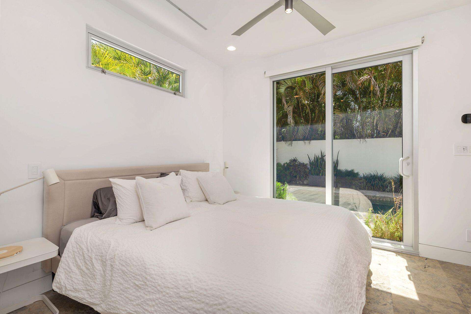 West Palm Beach, Florida, 33401, United States, 2 Bedrooms Bedrooms, ,3 BathroomsBathrooms,Residential,For Sale,2001645