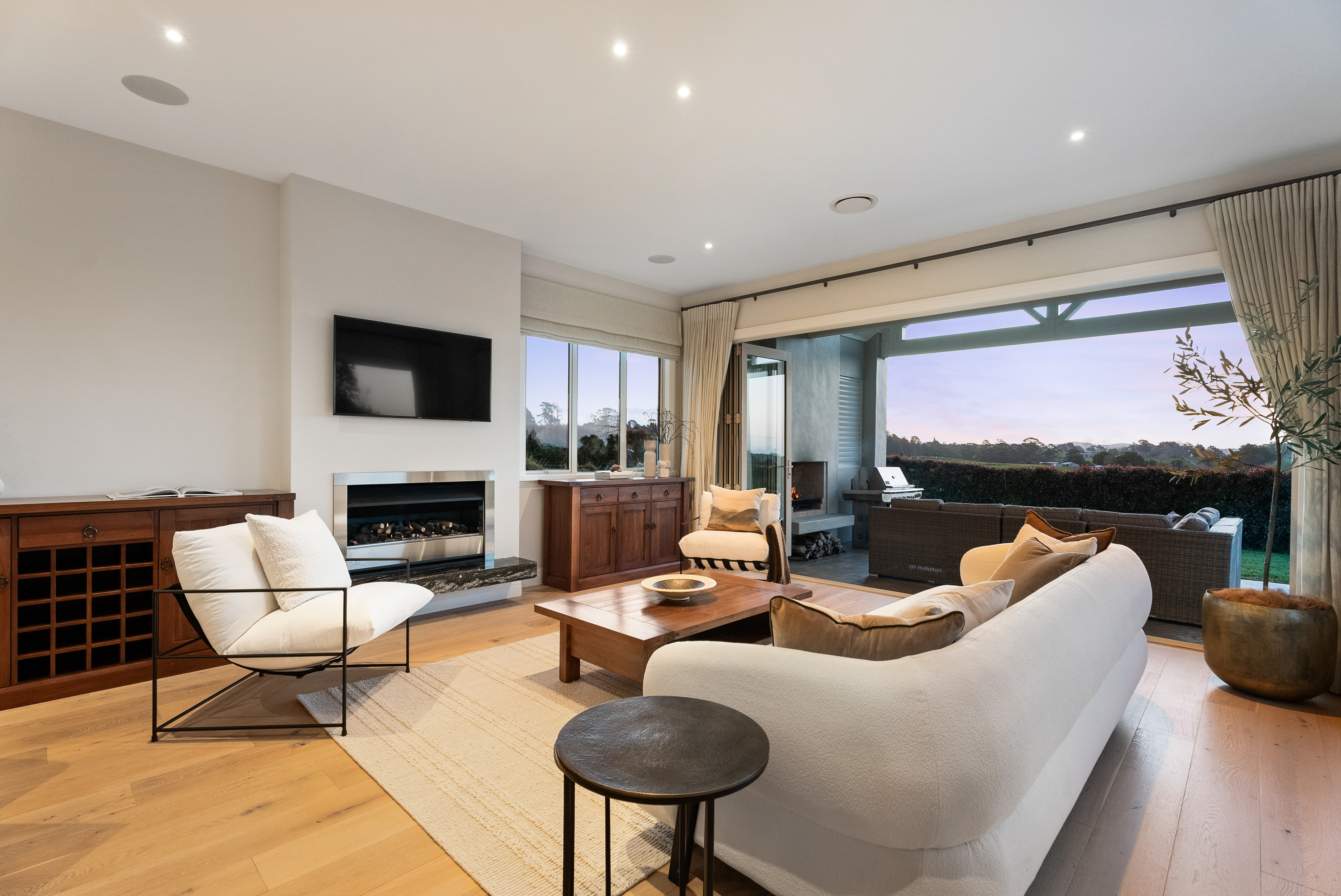  5 Acres of Private Luxury - A Smart Alternative to City Living - 物件實景