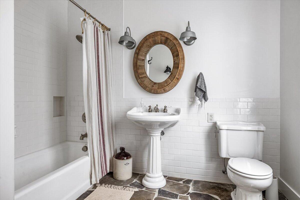 Michiana Shores, Indiana, 46360, United States, 5 Bedrooms Bedrooms, ,4 BathroomsBathrooms,Residential,For Sale,1949684