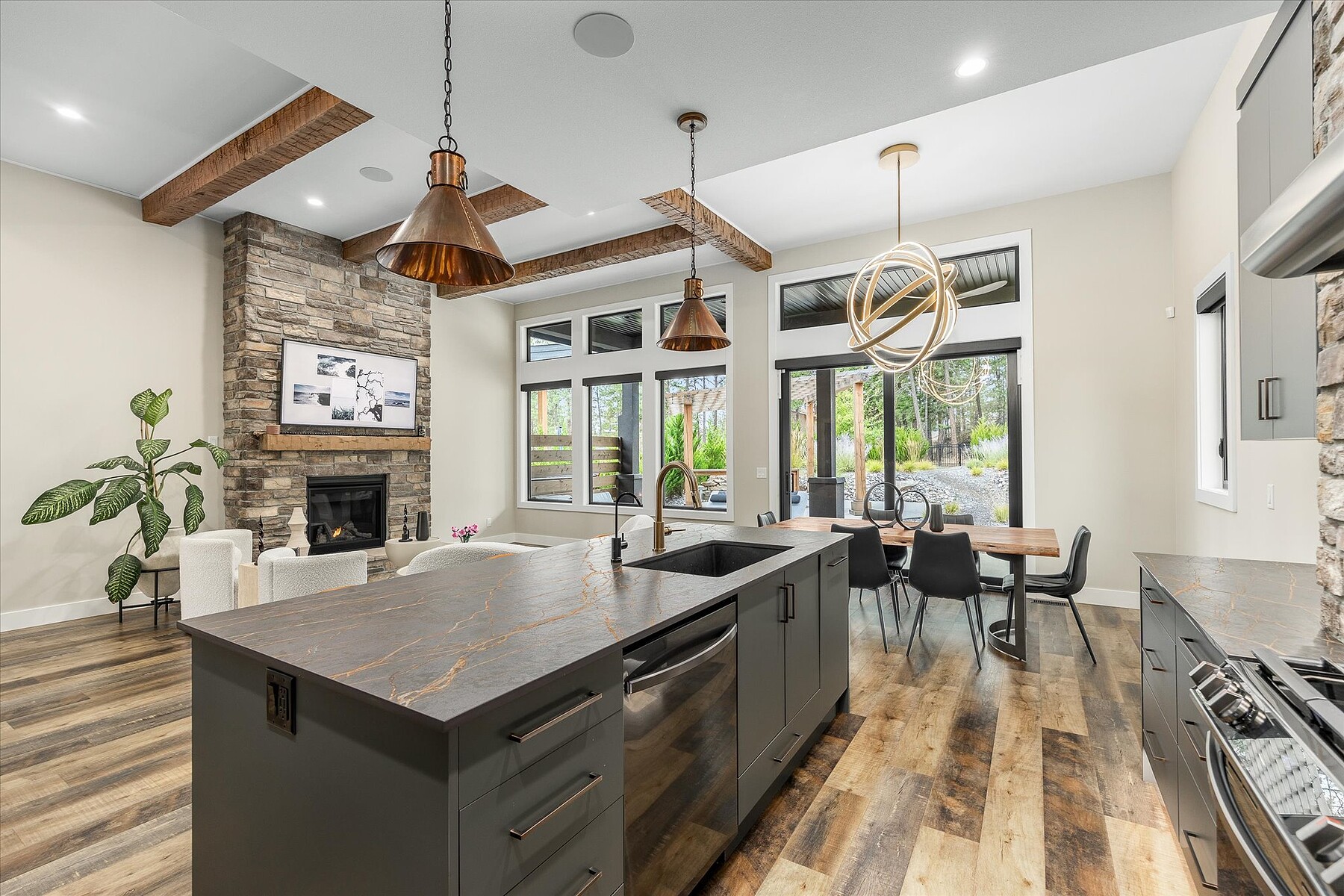  Contemporary Home in Lakestone - 物件實景